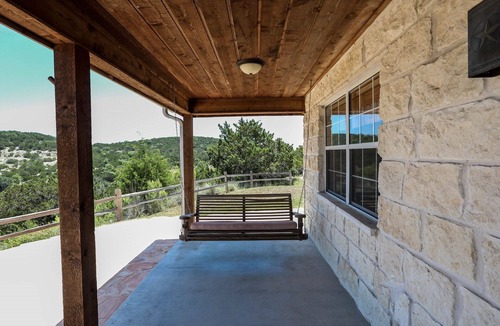 Fredericksburg House | Deer Ridge Cottage | Pet Friendly Country Property