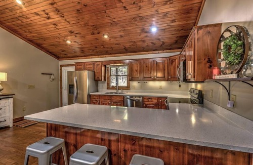 East Ellijay Cabin | Deer Ridge - Hot Tub | Pool Table | Close to town