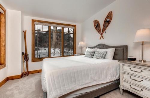 Empire Pass House | Deer Valley Ski In and Out, Luxury Condo, Amazing Views, Private Balcony Slope Side - Hot Tub!