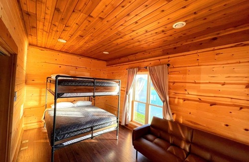 Elmaton House | ☆Delightful 4 Bedroom, lake view. Sleep 8-12.☆