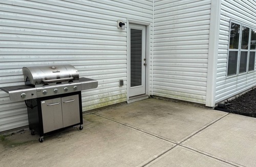 High Point House | Delightful 4-bedroom house with AC in charming High Point