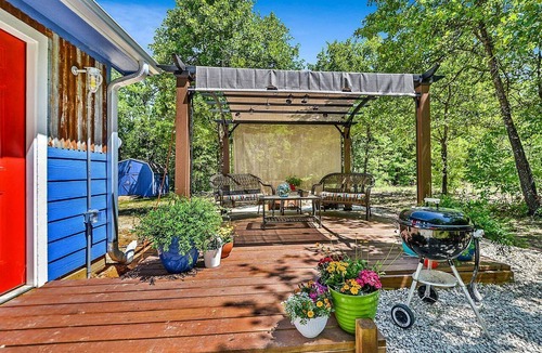 Wills Point Cottage | Delightfully Cozy Texas Cottage Rental Ideal for a Romantic Getaway near Dallas