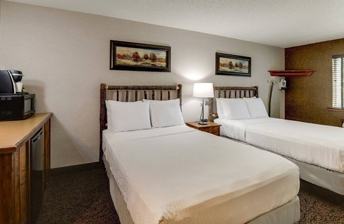 Johnston Hotel | Deluxe 2 Double near I-35 in Johnston! Stoney Creek, Free Breakfast | 2 Units