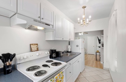Washington Square West Apartment | Deluxe Apt in Center City