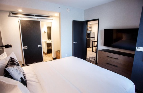 Lititz Hotel | Deluxe Queen Beds (2) - Backstage Vibe, Lancaster Charm - Free Wifi -Indoor Pool