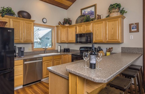 Big Horn House | Deluxe Ski-In/Out Home! Walking Distance to Resort ! Cozy Fireplace!