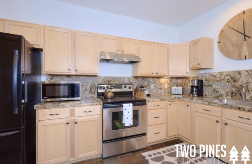 Big Sky House | Deluxe Townhome! Town Center! Hot Tub! 15 Min Drive to Resort! 5Min Walk to Shut