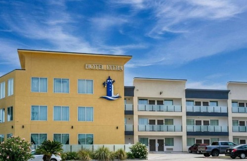 Port Aransas Apartment | Deluxe Two Queen Room