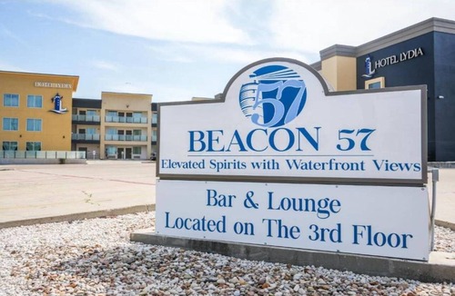 Port Aransas Apartment | Deluxe Two Queen Room- Wheelchair Accessible