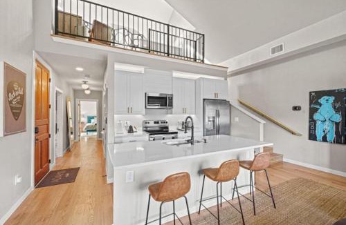 King William House | Designer Home, Walk to River