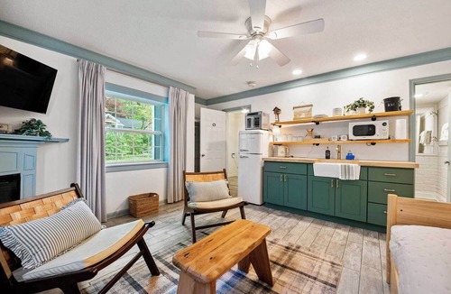 Lookout Mountain Apartment | Desoto Cottage Hot Tub & Breakfast Treats