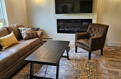 Gardiner Cabin | Destination Delight! Free Parking, Edge of Yellowstone North Entrance!