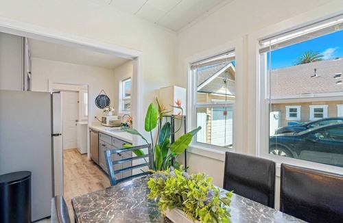 Alhambra House | Detached house Prime & Private location King Bed!