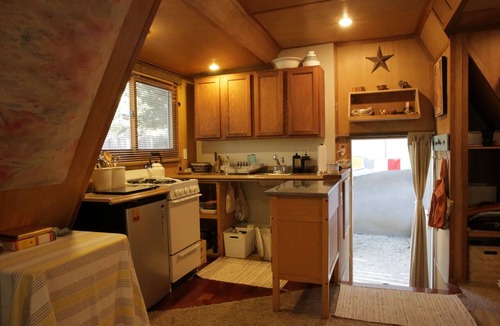 Topanga Cabin | Detached Topanga cabin, perfect for couple or single, 15 min to Topanga Beach.