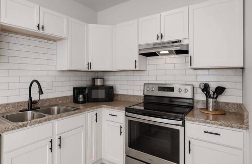 Detroit Cottage | Detroit 4BR Home Bathtub & Pet Friendly Stay