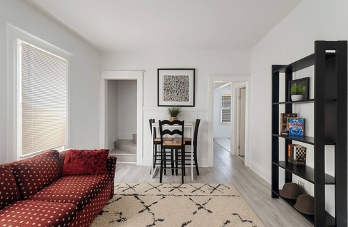 Detroit Cottage | Detroit 4BR Home Bathtub & Pet Friendly Stay