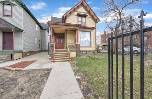 Mexicantown - Southwest Detroit Cottage | Detroit Escape: 2BR Apartment for 7 w/Wifi