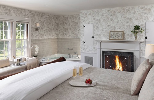 Lee Bed & Breakfast | Devonfield Inn B&B