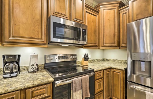 Diamondhead Condo | Diamondhead Condo - Marina, Pool Access & Golfing!