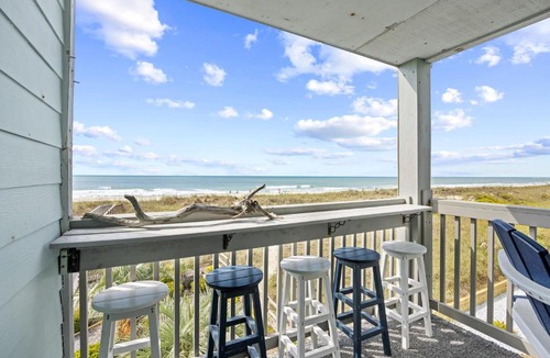 Ocean Drive Apartment | Direct Ocean Front 3BR/2BA Dog Friendly *OCEANFRONT*