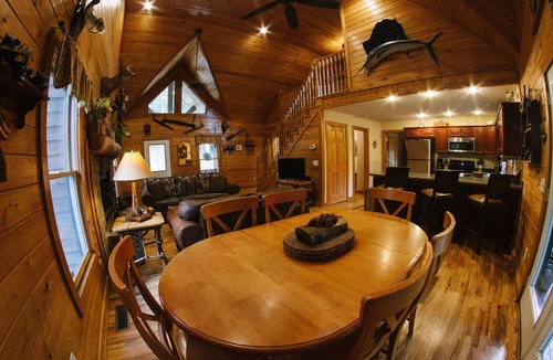 Demorest House | Discount April 3-5! Luxury River House, hot tub, kayaks, fire pit, dogs OK