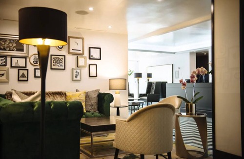 Norma Triangle Hotel | Discover an Elegant Lifestyle in LA! Pool, Pet-friendly, Near Hollywood Museum!