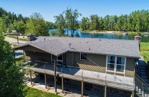 St. Maries House | Discover St. Maries charm in our spacious 3-bedroom retreat