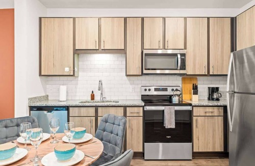 Bay Lake Apartment | Disney Getaway King Bed Pet Friendly Amenities