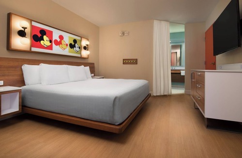Bay Lake Hotel | Disney's Pop Century Resort