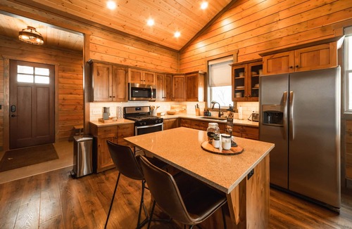 Preston House | DMR Cabin 2 | Two-Level | Max Capacity 11