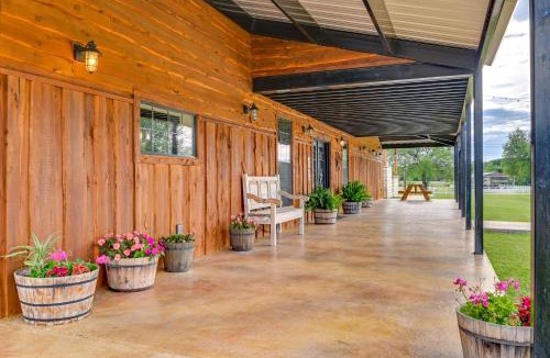 Dennis Apartment | Dock Access! Cozy 'Darlin' Suite' on Lake Granbury
