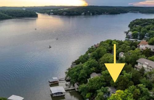 Almont House | Dock & Chill-Lakefront Margaritaville 3 Bed and 3 Bath Home