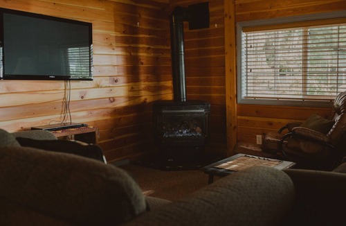 Seeley Lake Cabin | Dockside Cabin at Tamaracks Resort is family-friendly and right on the lake!