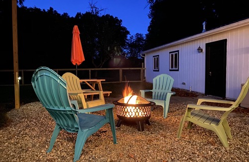 Mentor House | Dog Friendly 3B/3.5Bath, close to wineries, Lake Erie, parks, beaches and more!