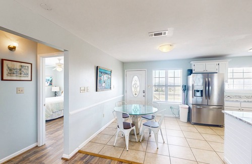 Dauphin Island House | Dog-friendly beachfront home with spacious deck, amazing views of the Gulf