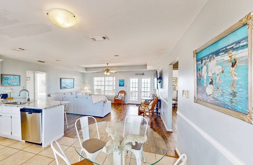 Dauphin Island House | Dog-friendly beachfront home with spacious deck, amazing views of the Gulf