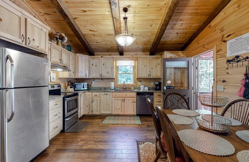 Aska Cabin | Dog-friendly cabin with private hot tub, fenced yard, and gorgeous location