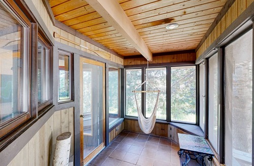 Sandpoint Cabin | Dog-friendly cabin with private hot tub, wood-burning fireplace & central AC