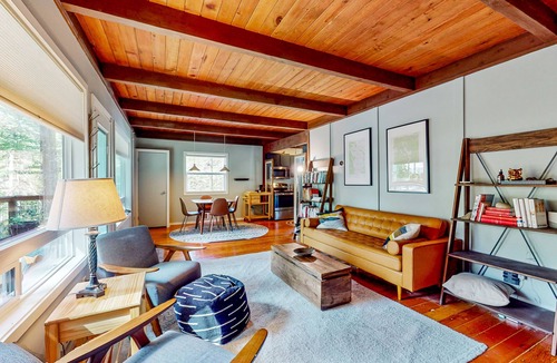 Warnick Cabin | Dog-friendly cabin with decks, bunk room, washer/dryer, grill, & central AC