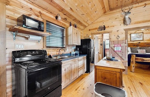 Fredericksburg Cabin | Dog-friendly gem on 11 acres w/valley views, deck, gas grill, fireplace