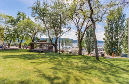Harrison House | Dog-friendly getaway with large deck & lake view - walk to shops & marina