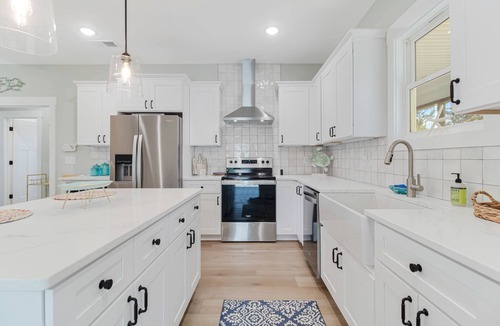 Tranquil Harbour House | Dog Friendly, Gorgeous home with 6 seater Golf Cart - minutes from the beach.