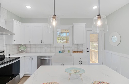 Tranquil Harbour House | Dog Friendly, Gorgeous home with 6 seater Golf Cart - minutes from the beach.