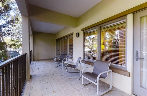Fernandina Beach Condo | Dog-Friendly Home Located In Gated Community w/Shared Pool, WiFi, Central AC, WD