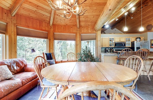 Big Sky Meadow Village Cabin | Dog-Friendly Home with Free WiFi, Private Hot Tub, and Great Views - Near Golfing