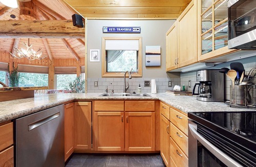 Big Sky Meadow Village Cabin | Dog-Friendly Home with Free WiFi, Private Hot Tub, and Great Views - Near Golfing