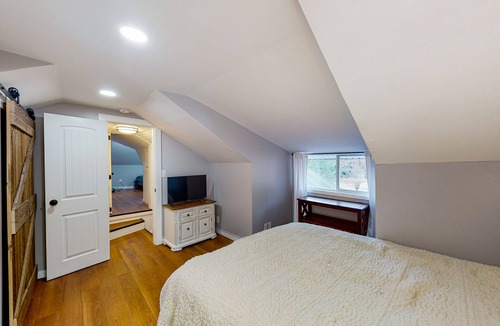 Hope House | Dog-friendly home with gorgeous mountain view, large deck/yard & woodstove