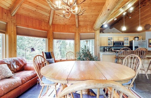 Big Sky Meadow Village Cabin | Dog-Friendly Home with Free WiFi, Private Hot Tub, and Great Views - Near Golfing