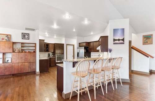Laclede House | Dog-friendly home with deck, fenced yard, & firepit - walk to Lake Pend Orielle
