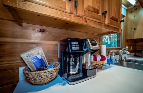 Walnut Mountain Cabin | Dog Friendly, Hot Tub, Secluded Log Cabin, Fireplace, Fire Pit, Game Rm, King Bd